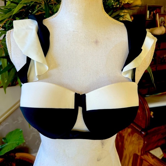 Ladies size Medium NWOT swim suit top black and white. Adorable - Picture 3 of 11